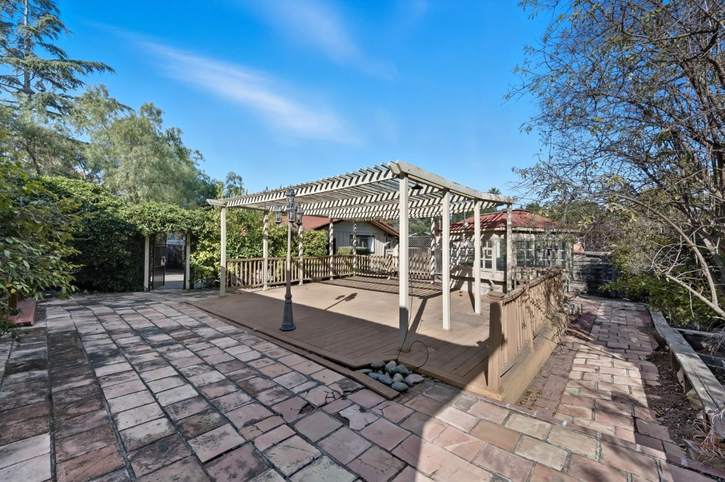 629 California Way