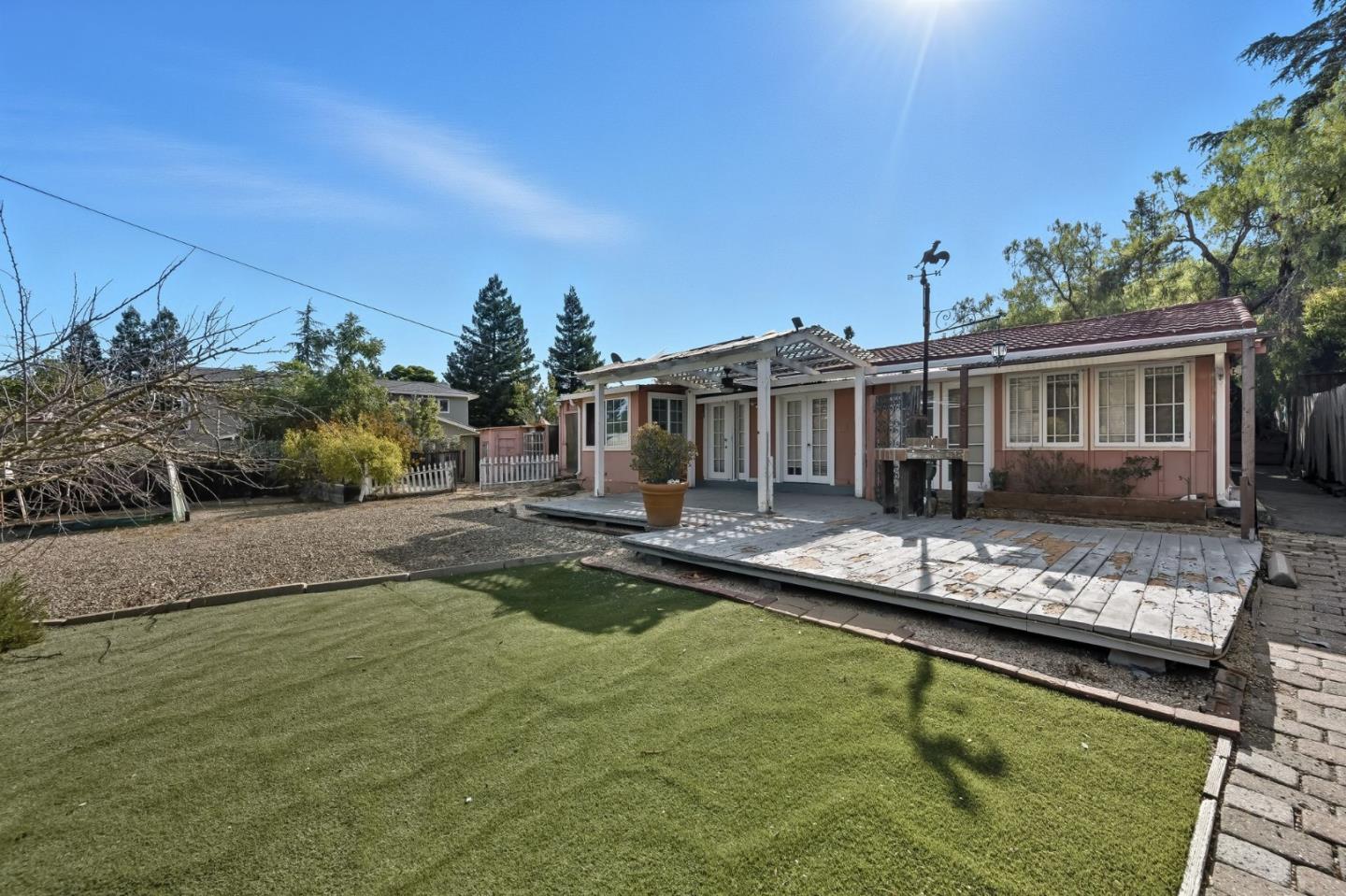 629 California Way
