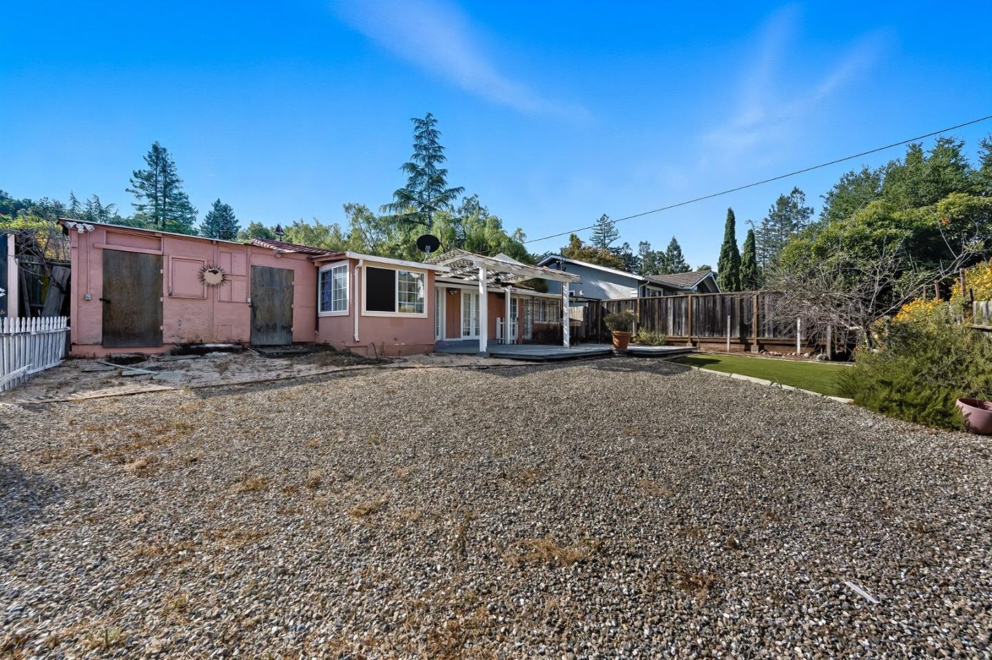 629 California Way