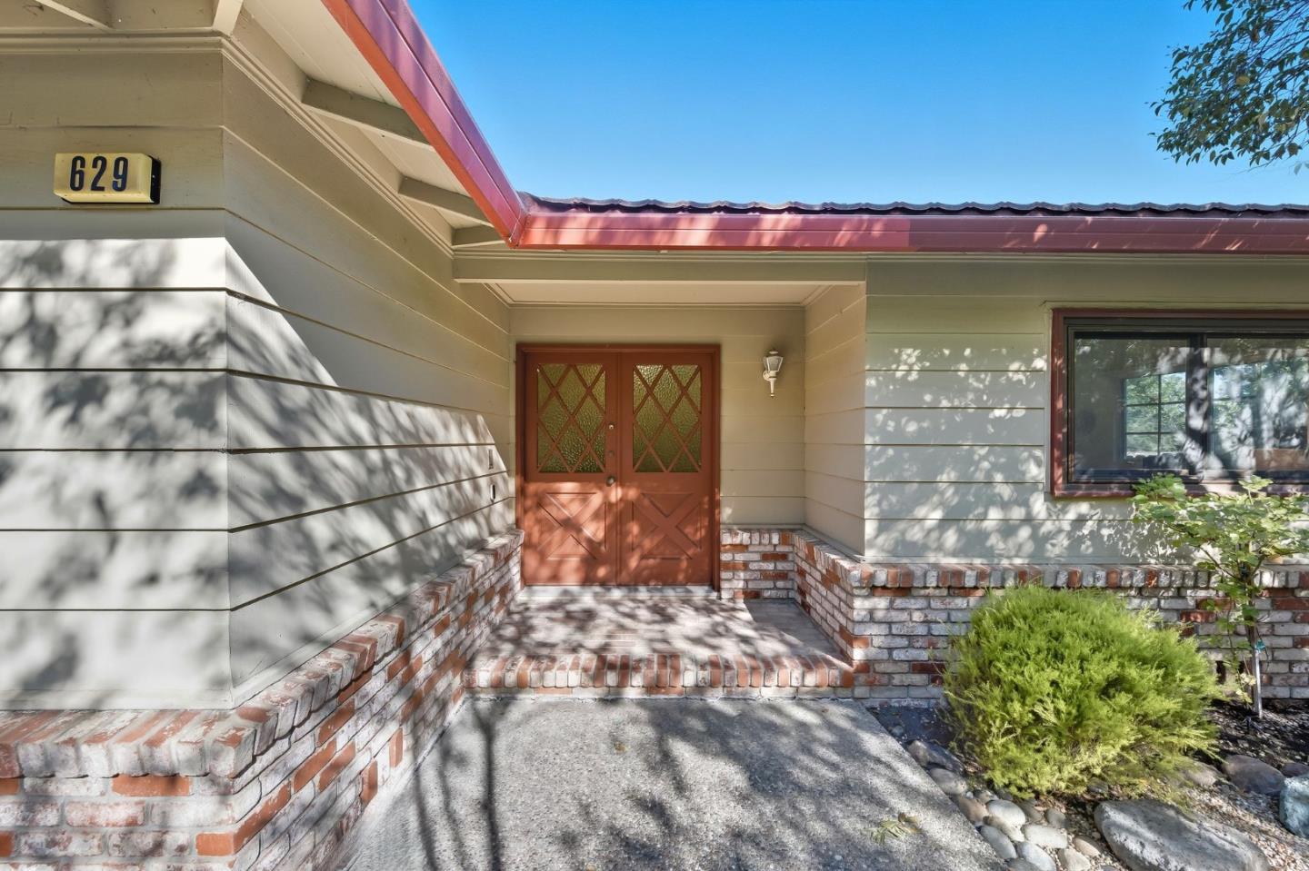 629 California Way