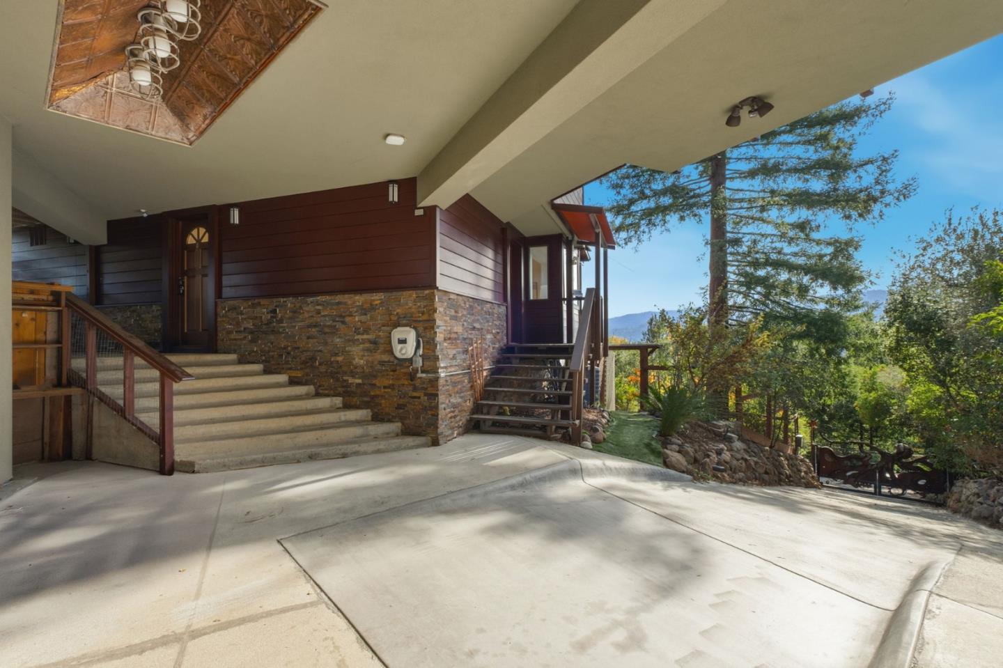 711 West California Way