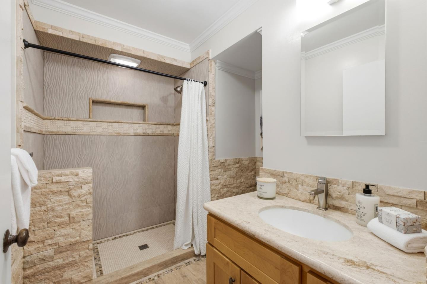 711 West California Way