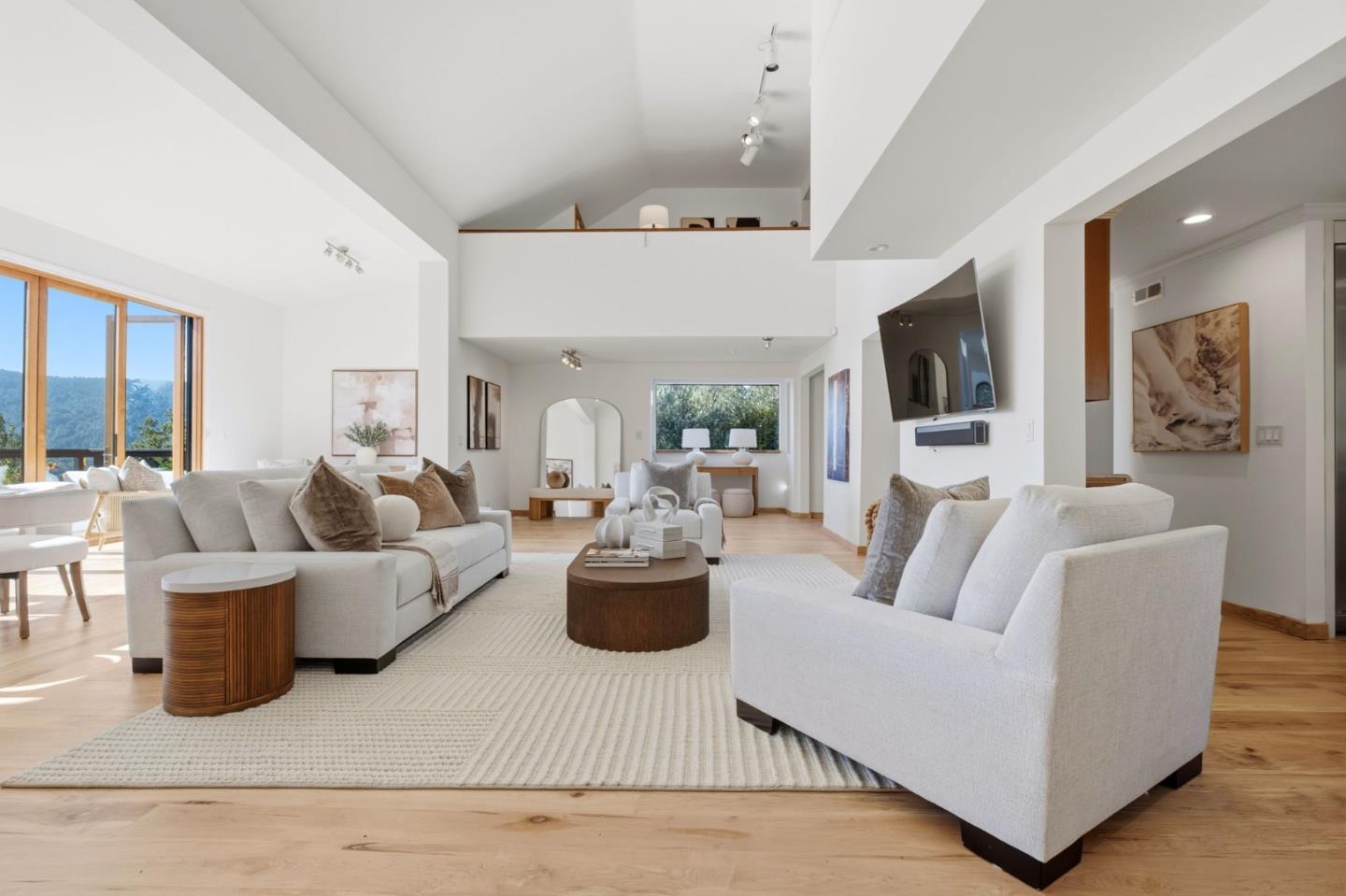 711 West California Way