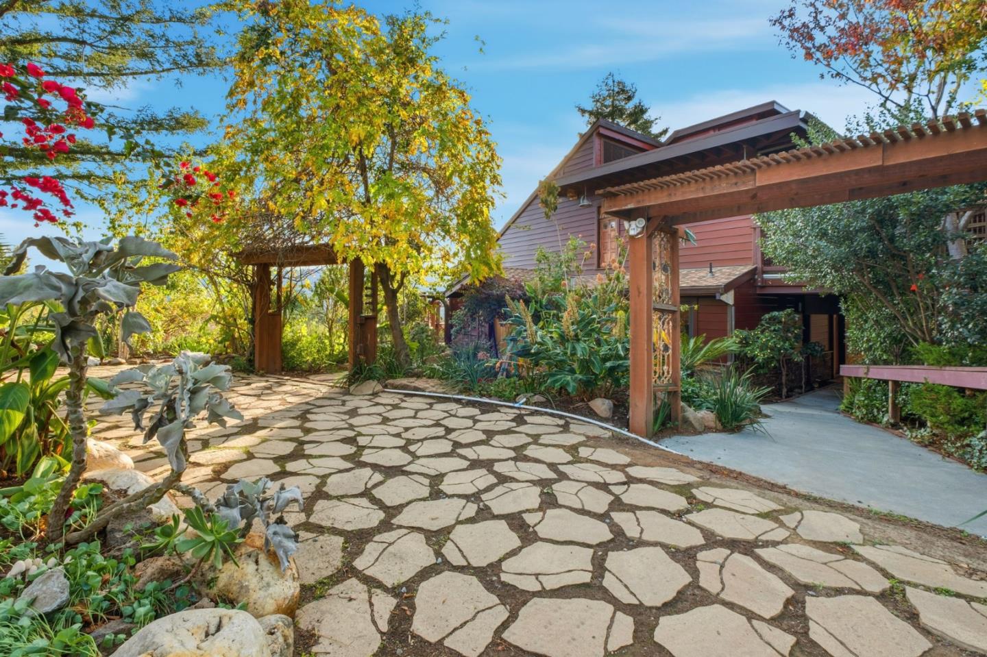 711 West California Way