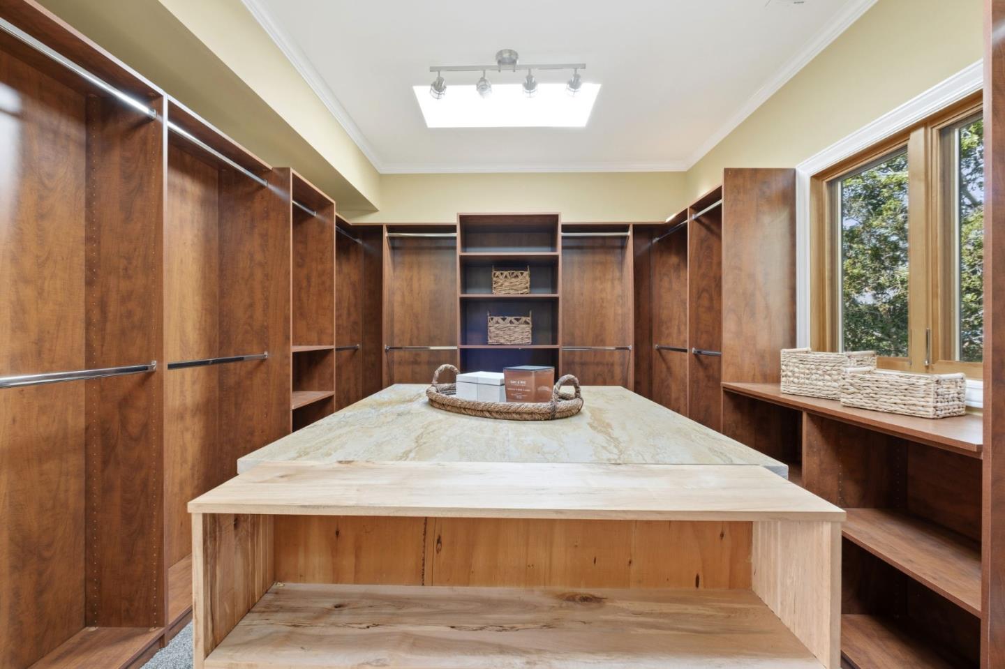 711 West California Way