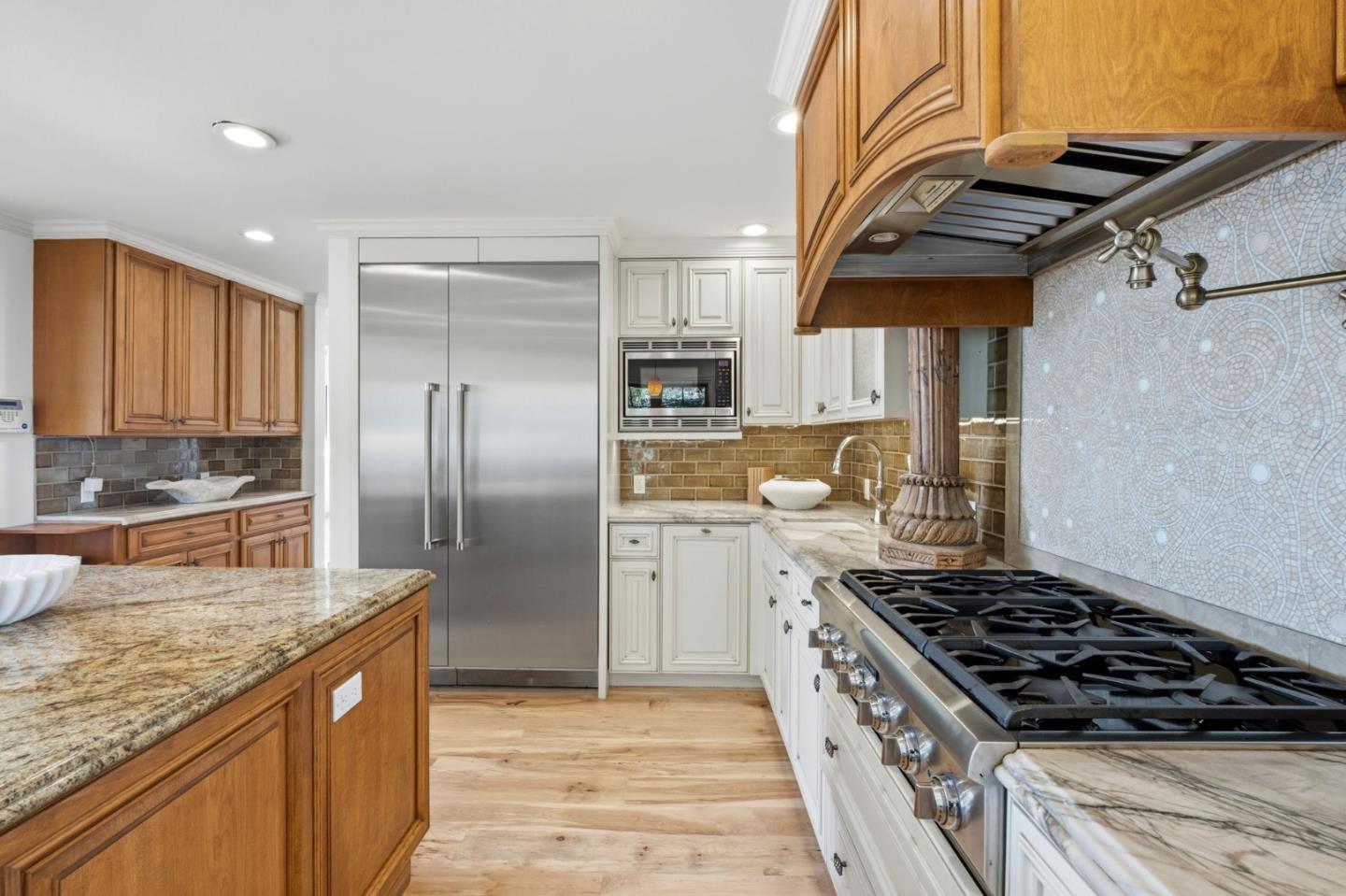 711 West California Way