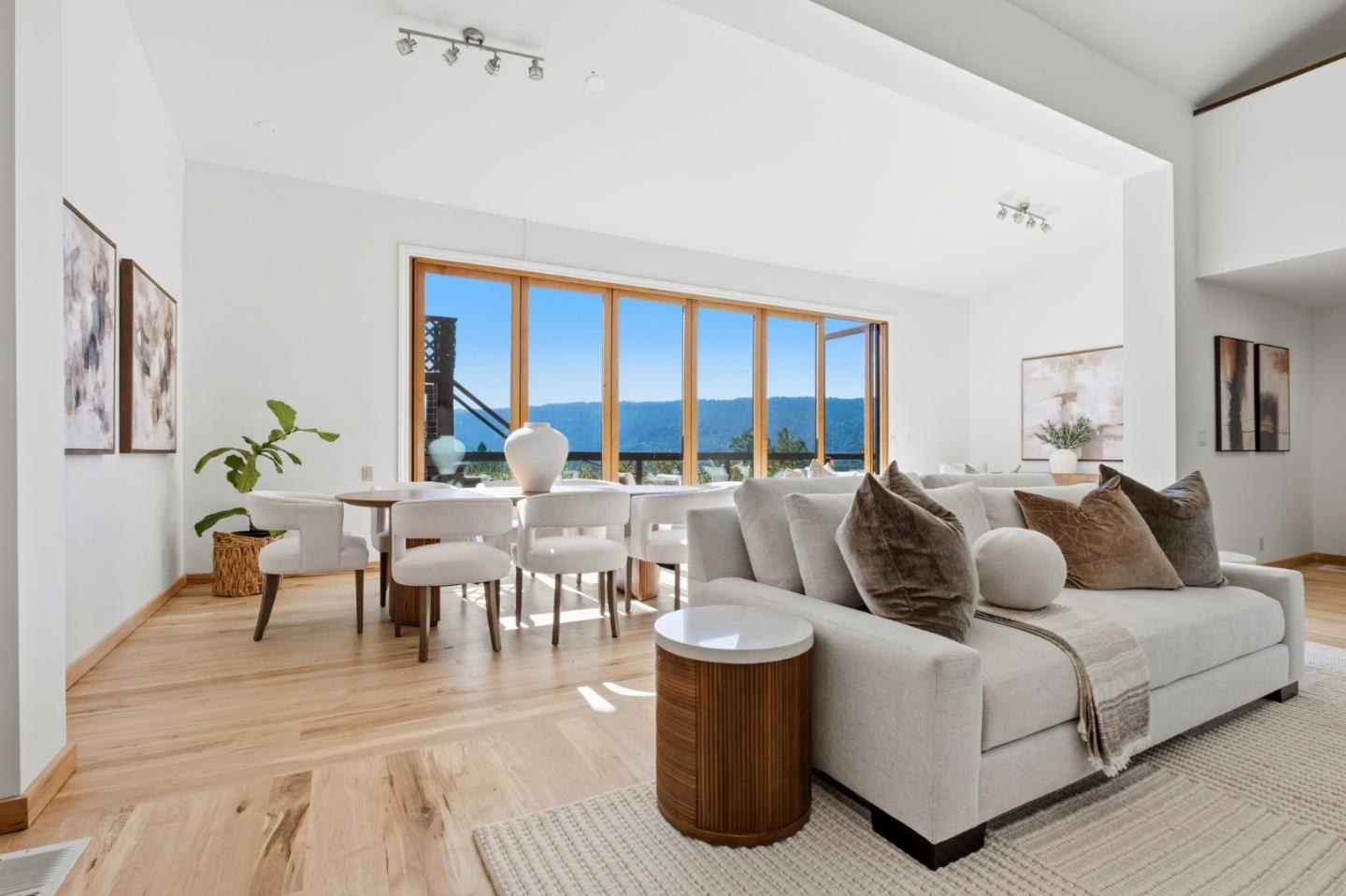 711 West California Way