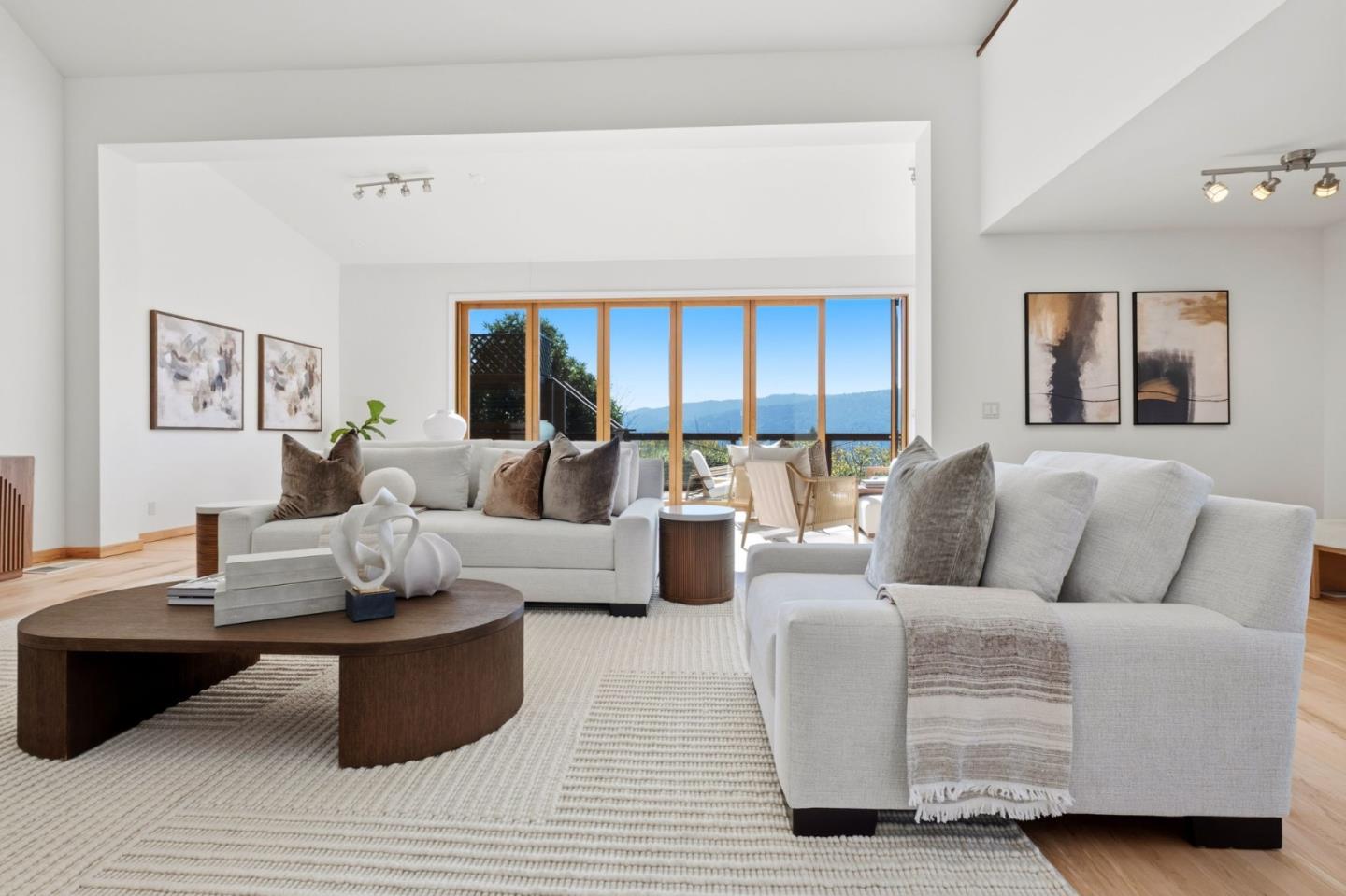 711 West California Way