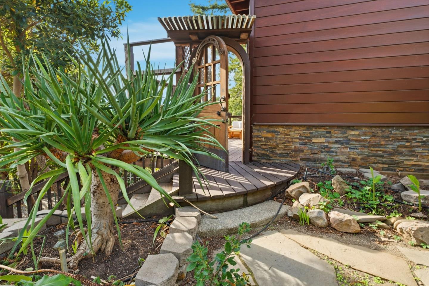 711 West California Way