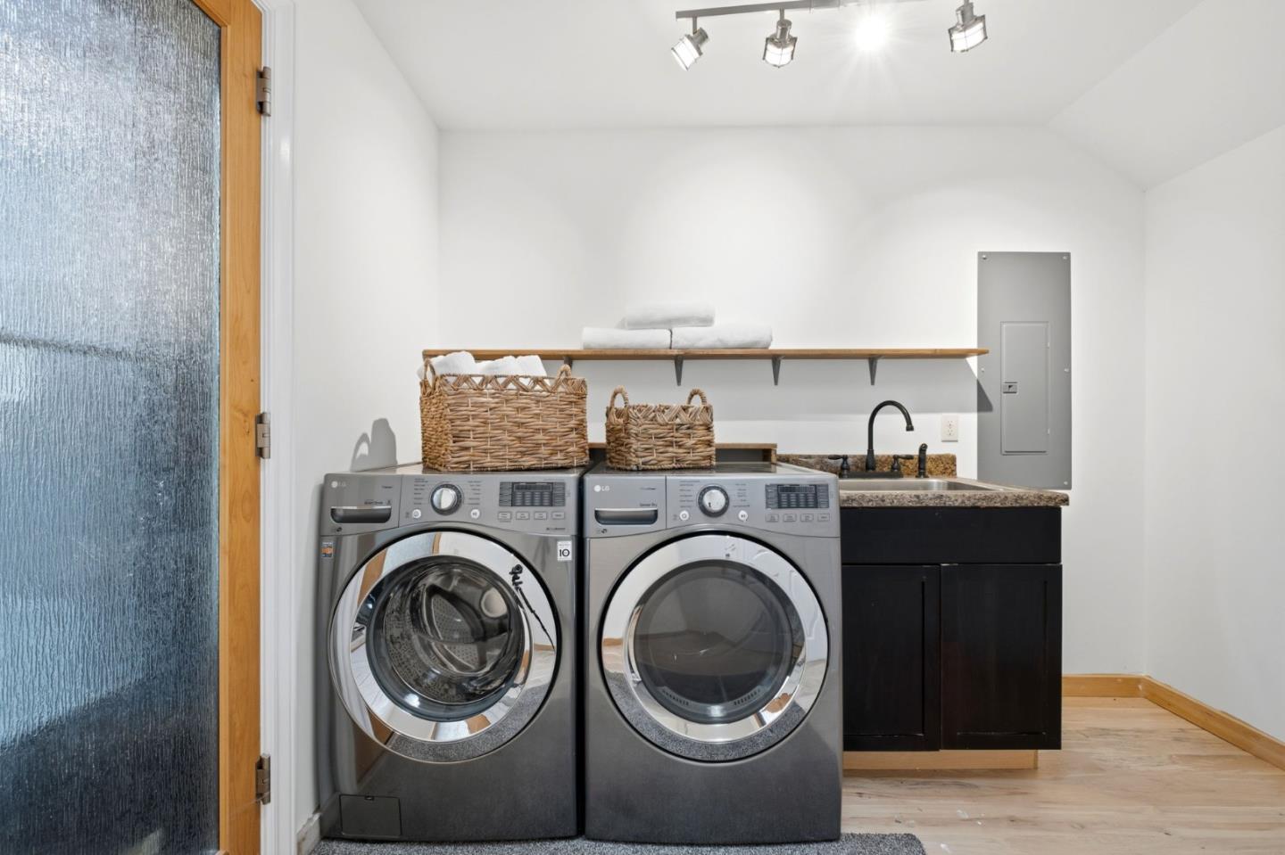 711 West California Way