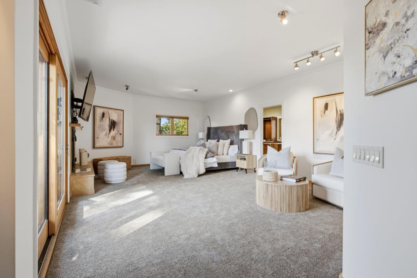 711 West California Way