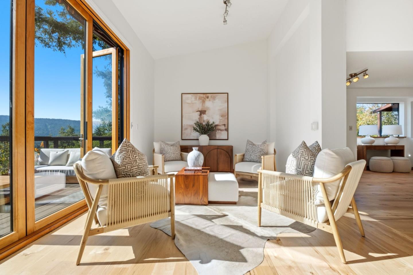 711 West California Way