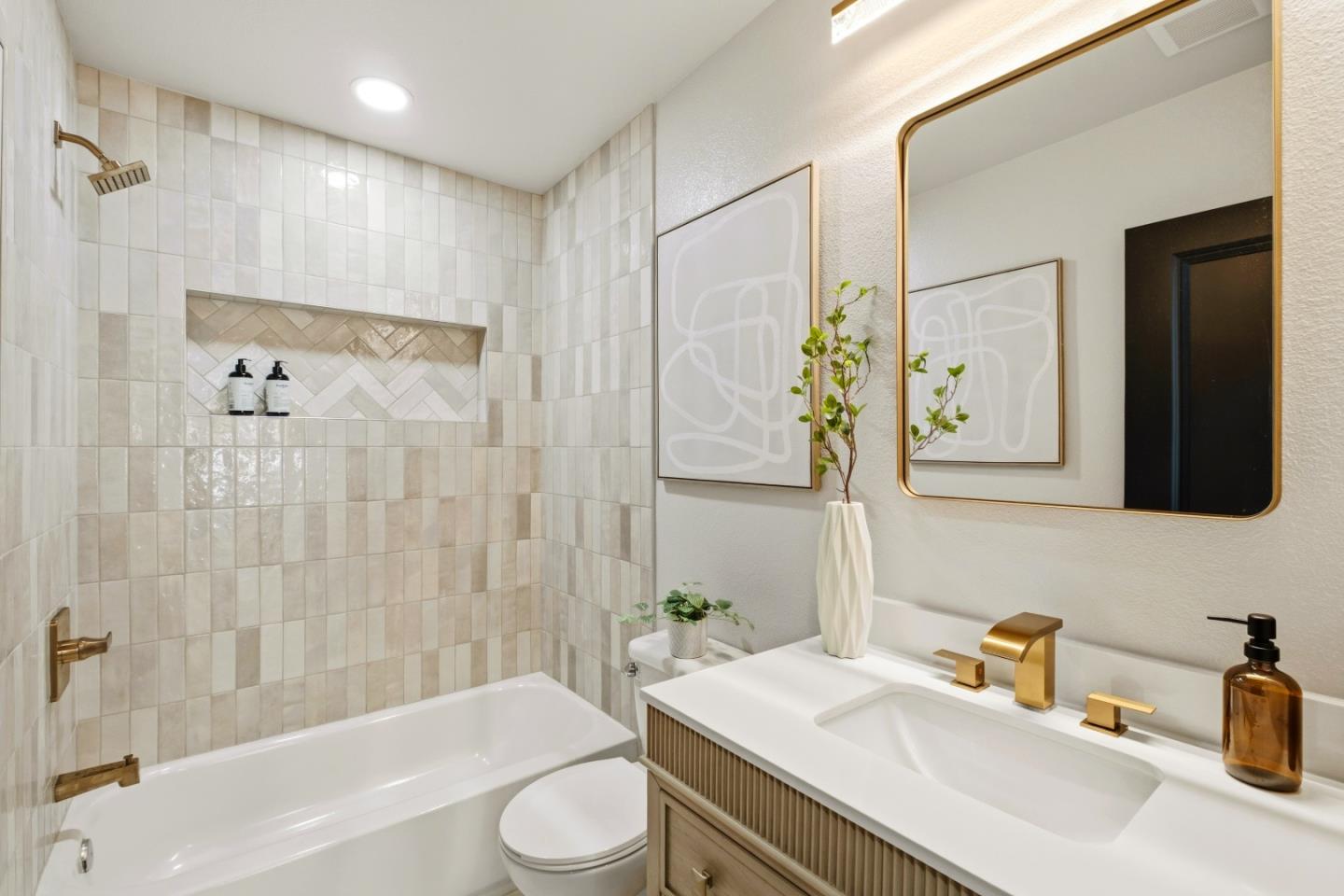 1910 Notre Dame Avenue