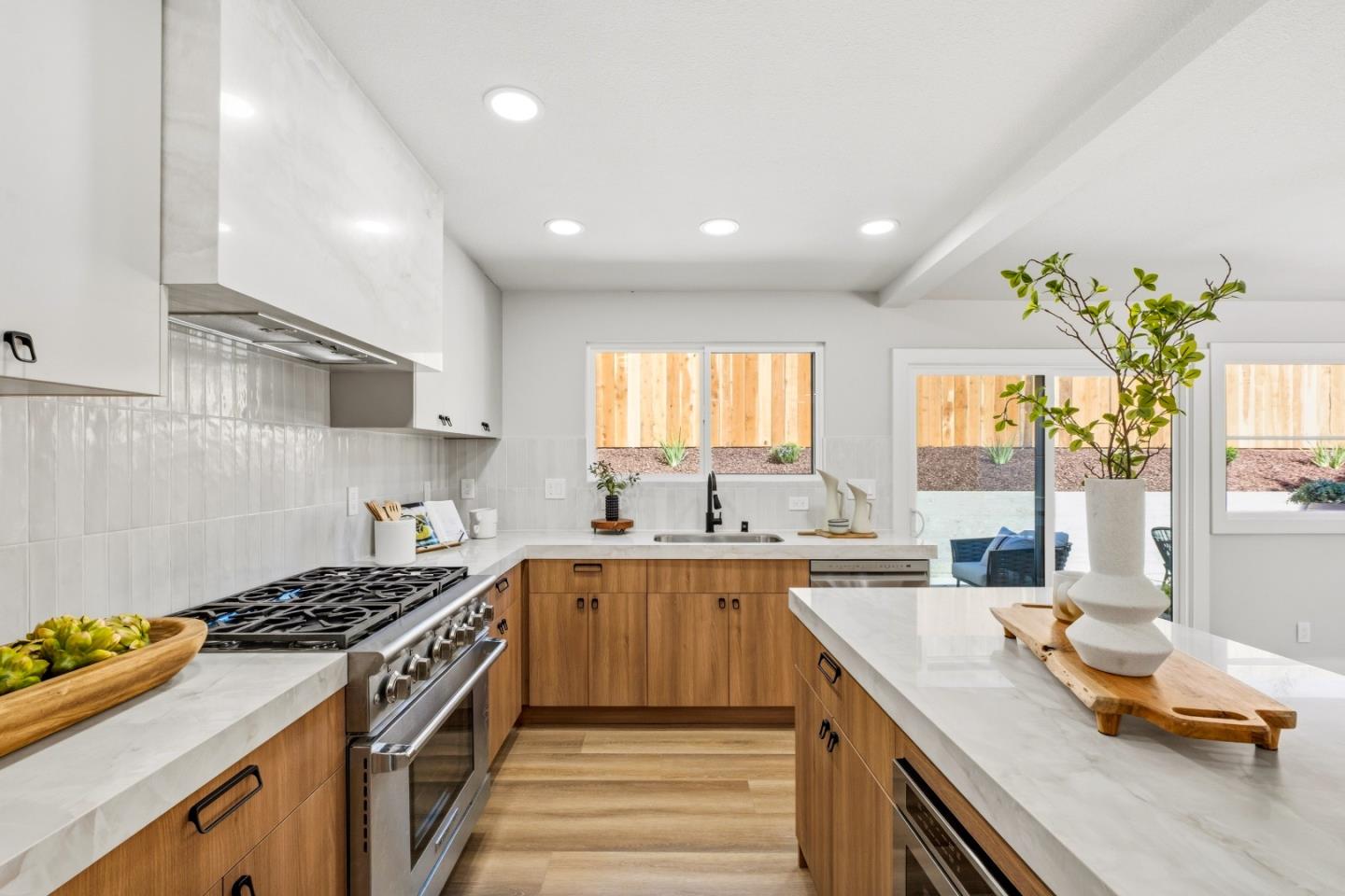 1910 Notre Dame Avenue