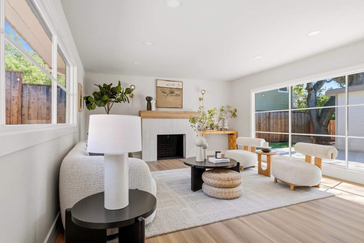 1910 Notre Dame Avenue