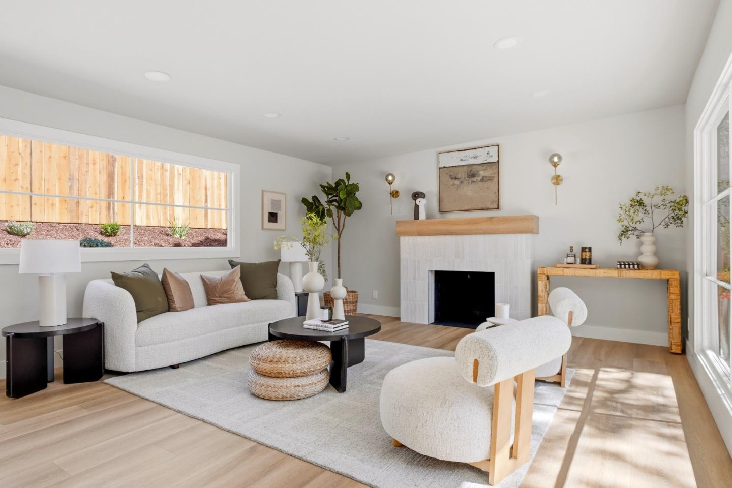 1910 Notre Dame Avenue