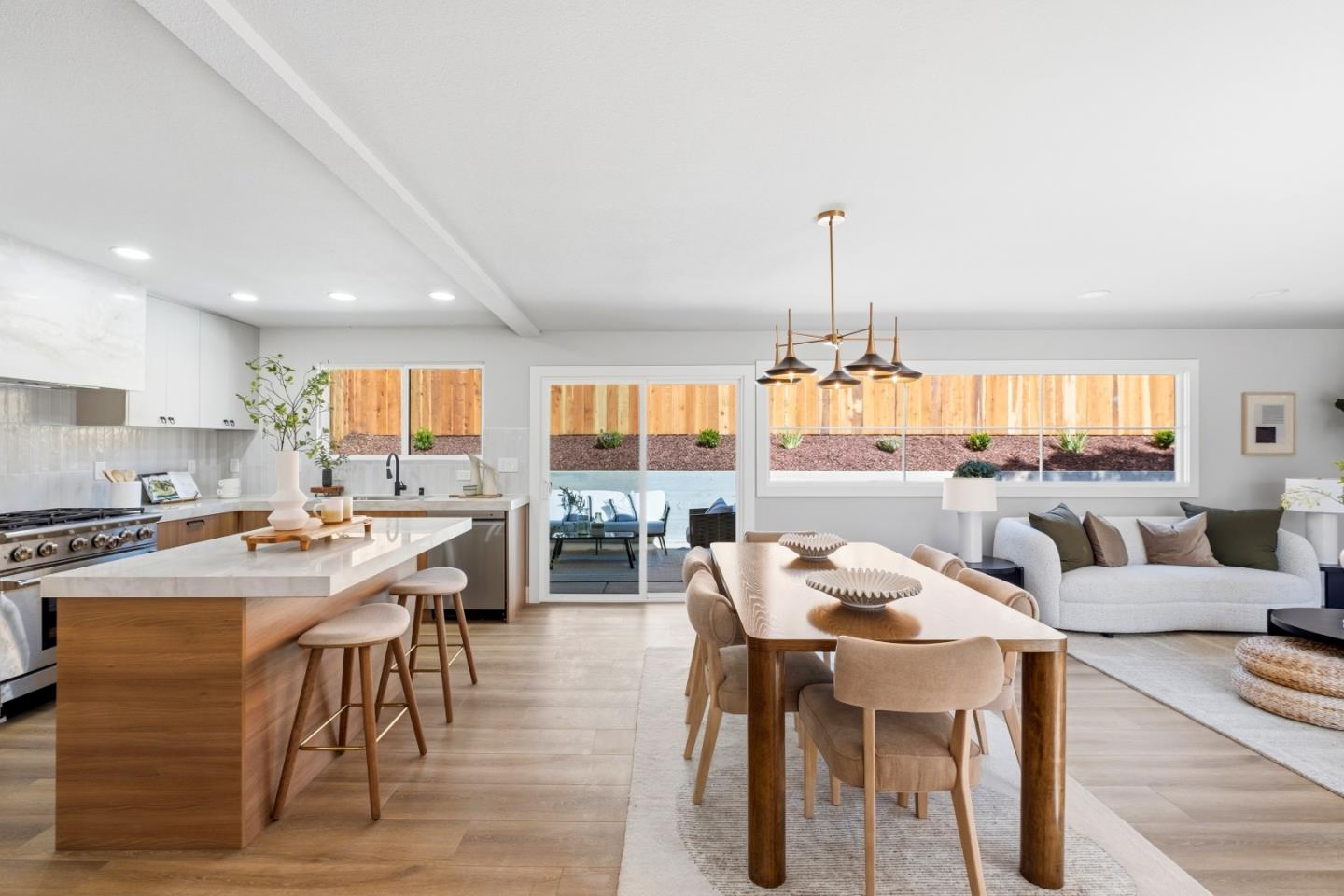 1910 Notre Dame Avenue