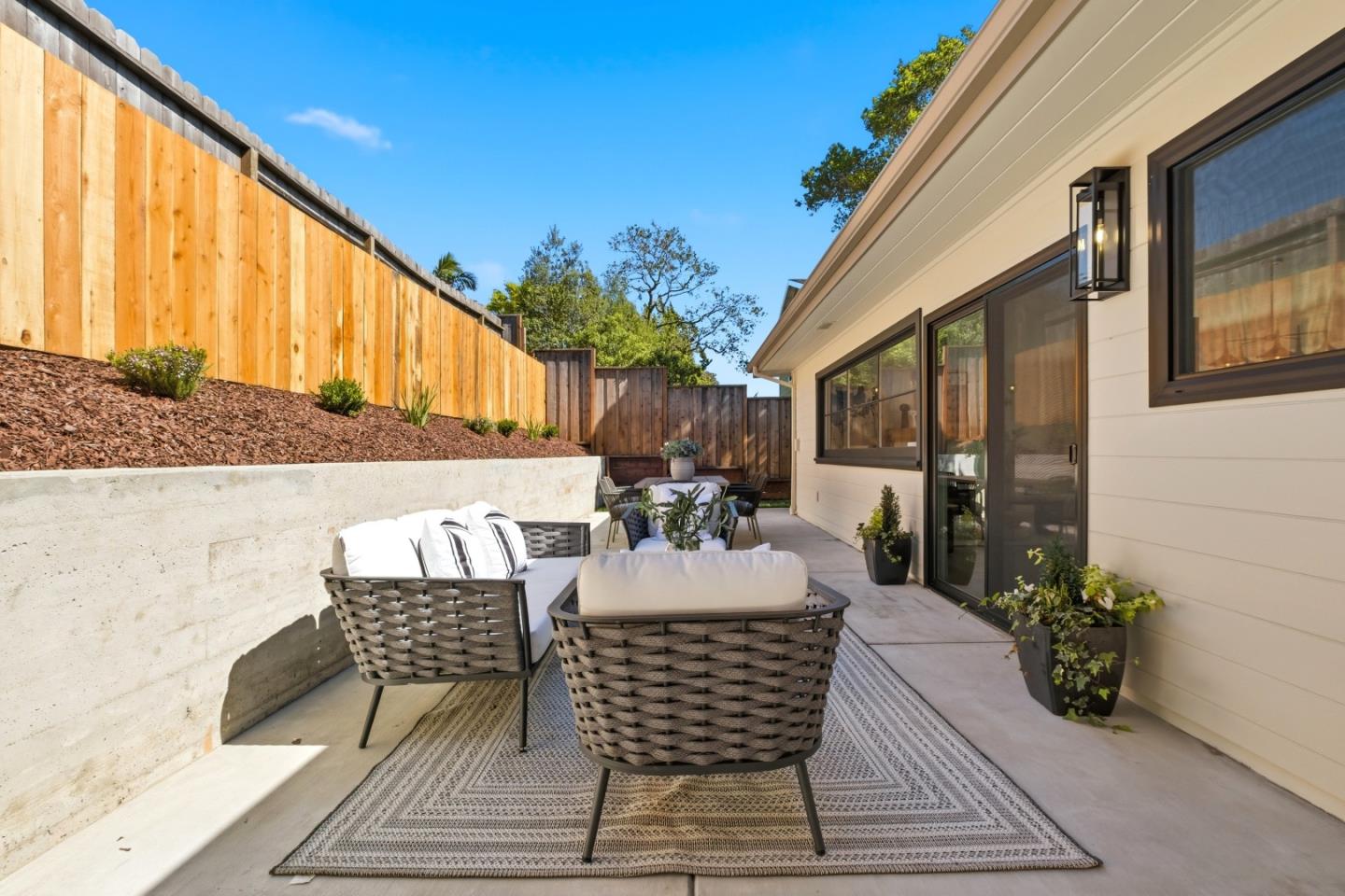 1910 Notre Dame Avenue