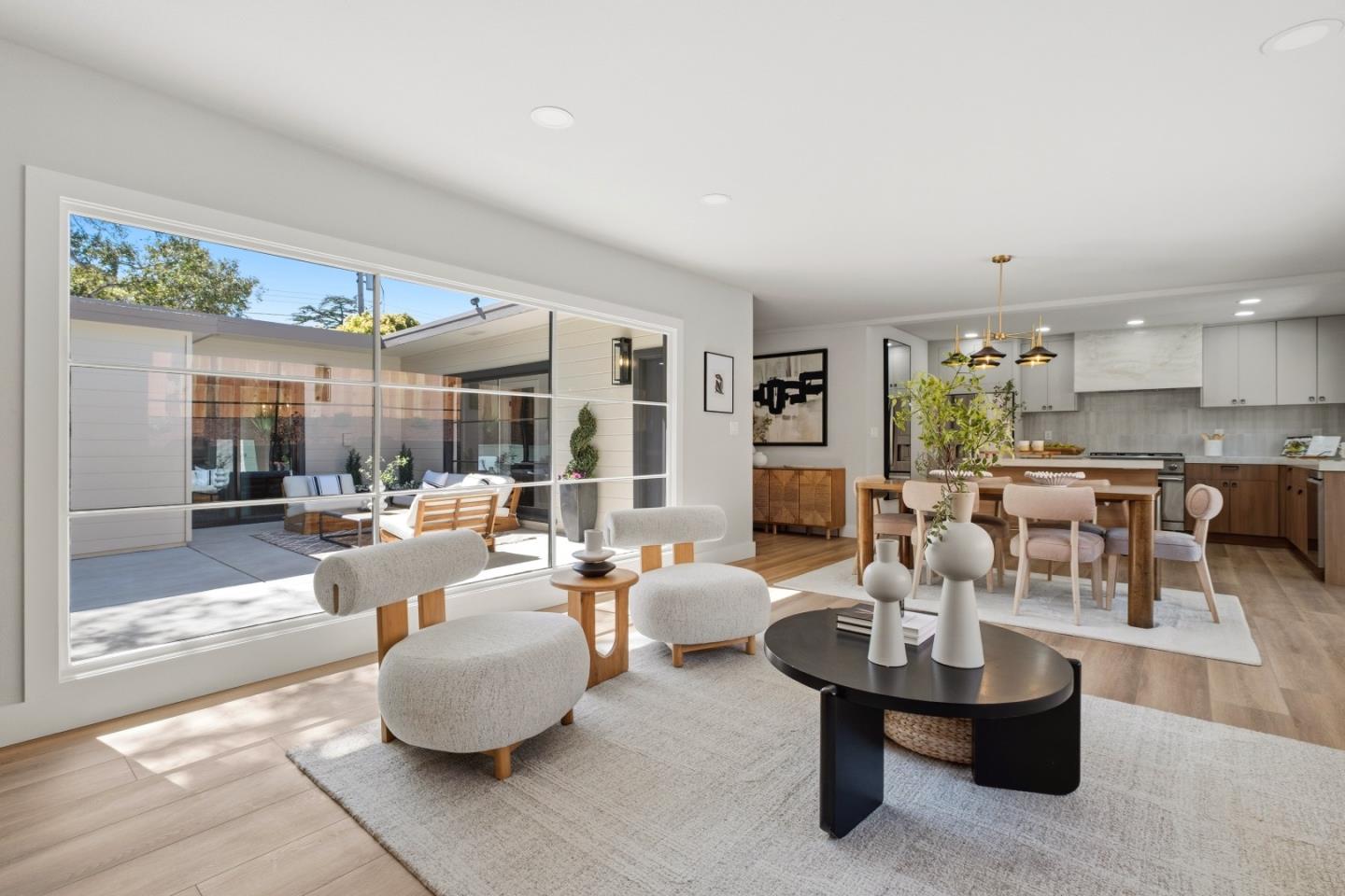 1910 Notre Dame Avenue