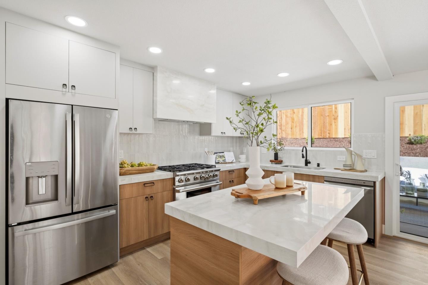 1910 Notre Dame Avenue