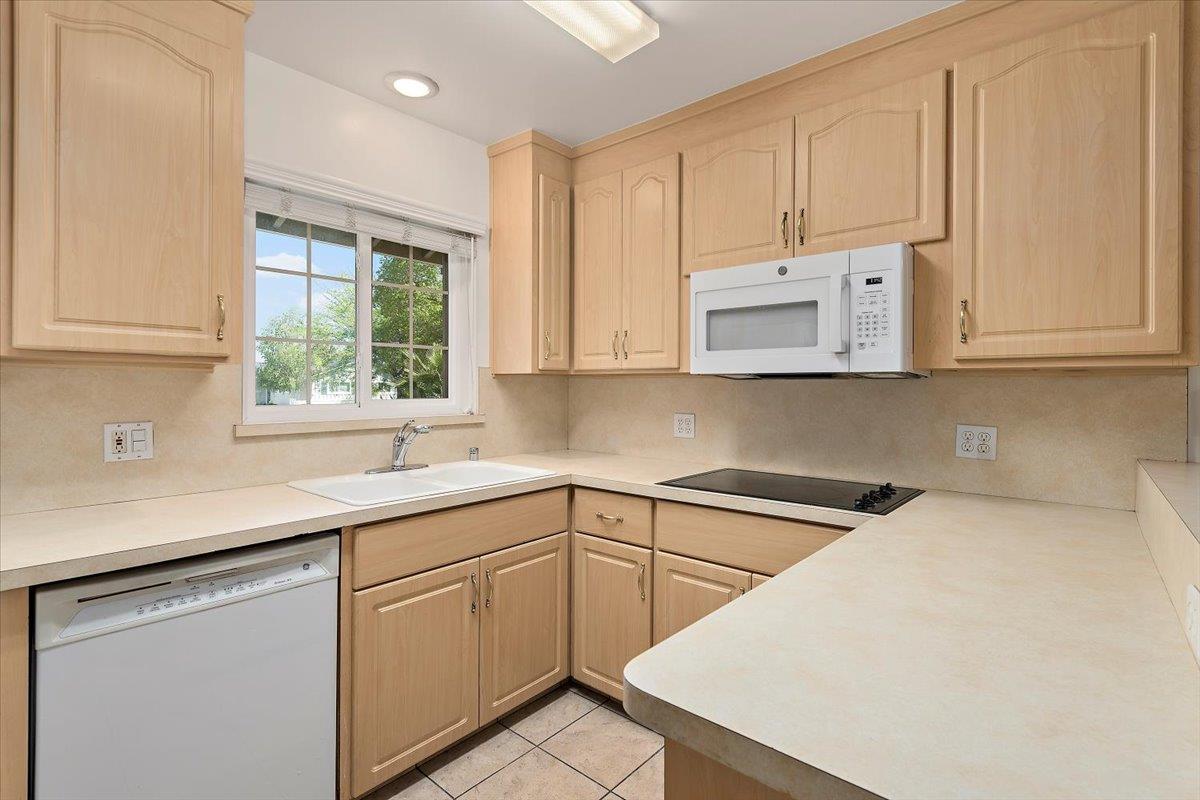 898 Hummingbird Drive