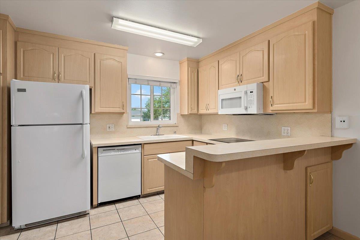 898 Hummingbird Drive
