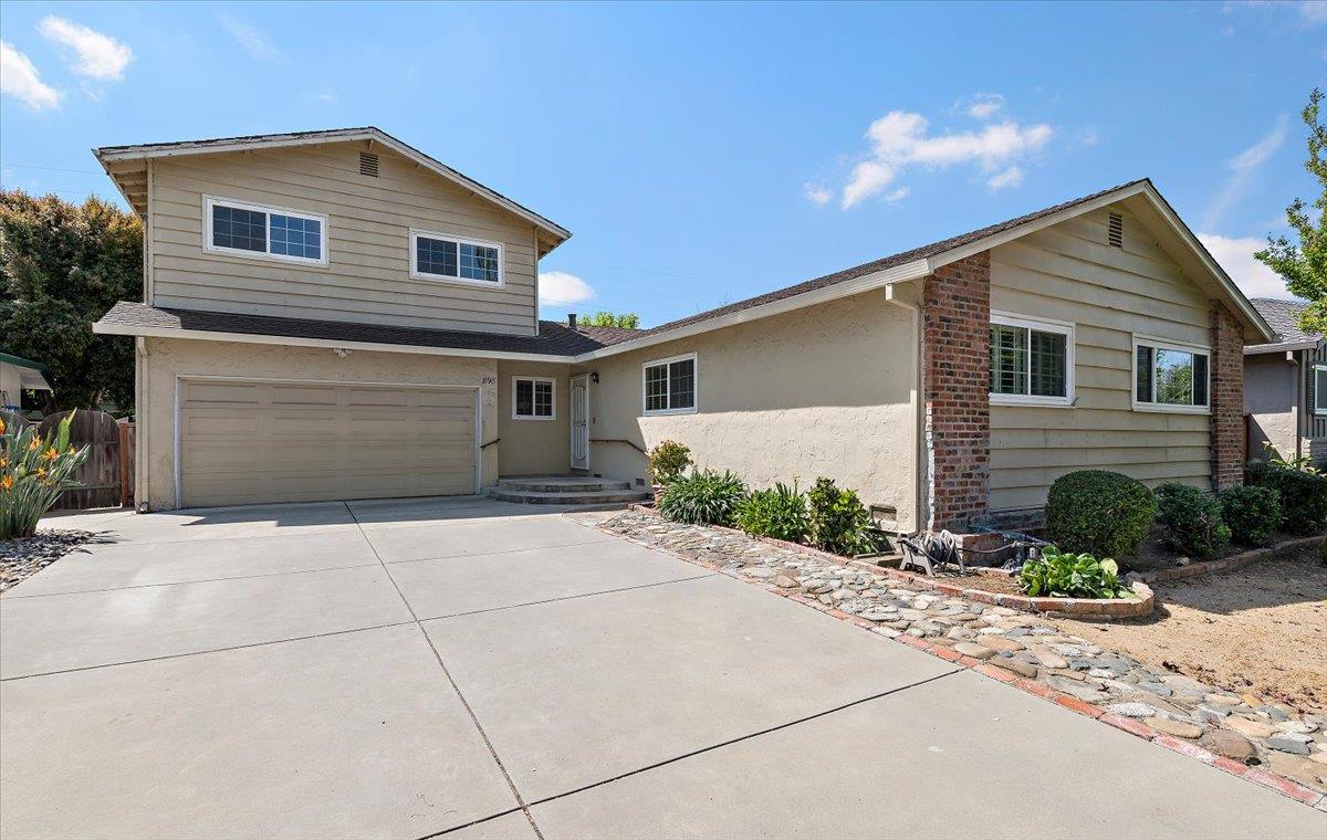 898 Hummingbird Drive
