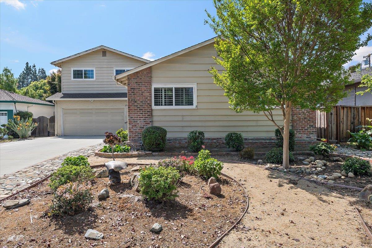 898 Hummingbird Drive