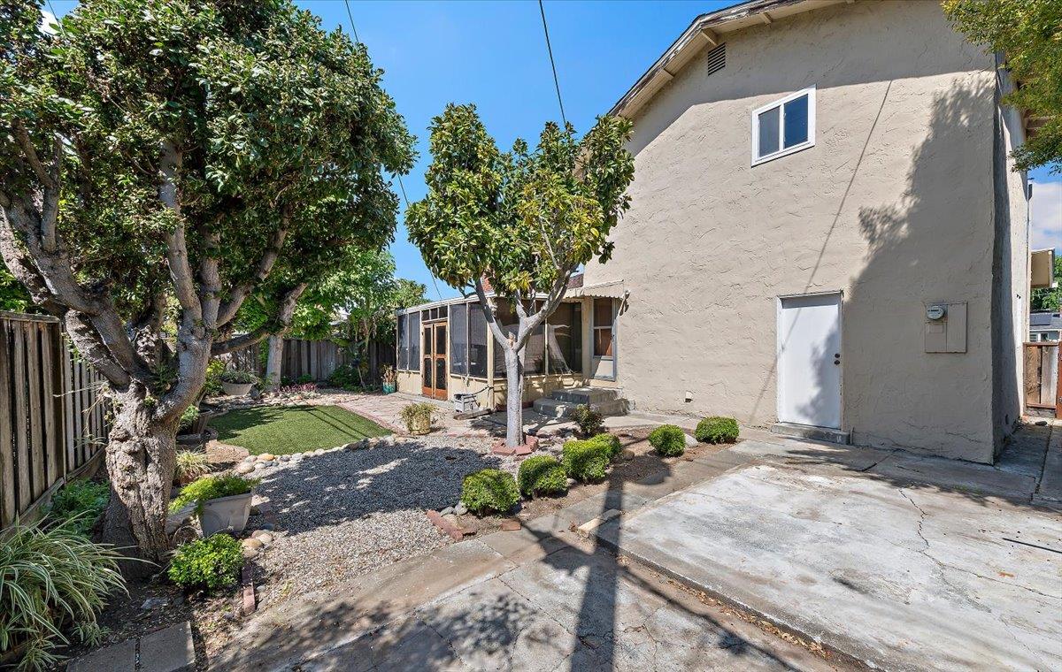 898 Hummingbird Drive