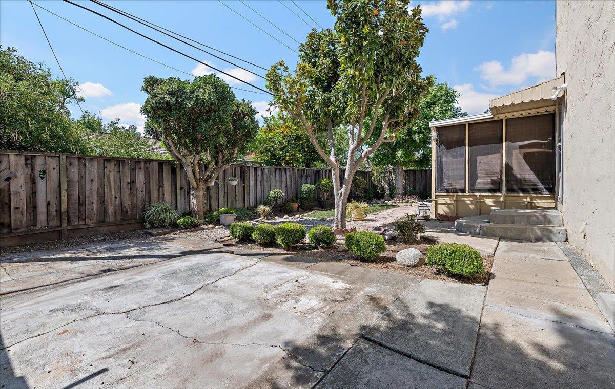 898 Hummingbird Drive