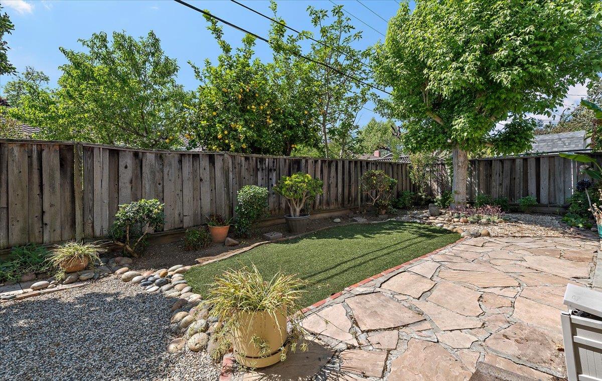898 Hummingbird Drive