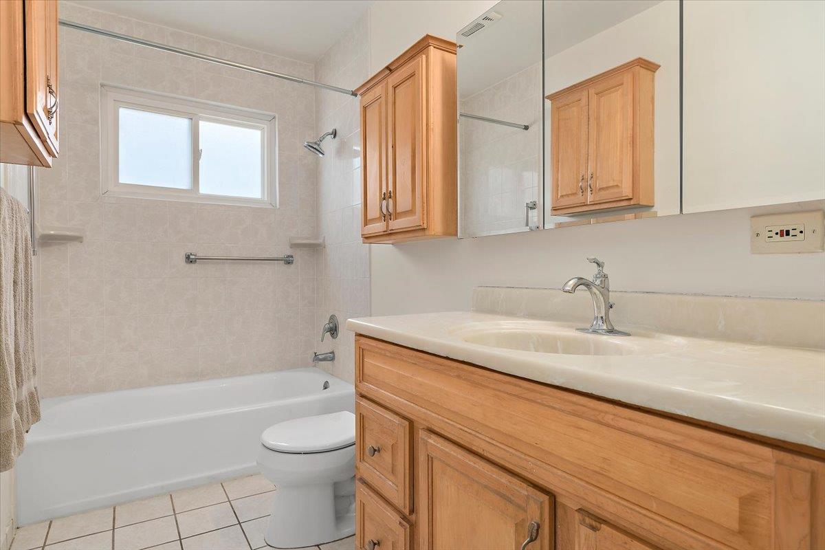 898 Hummingbird Drive