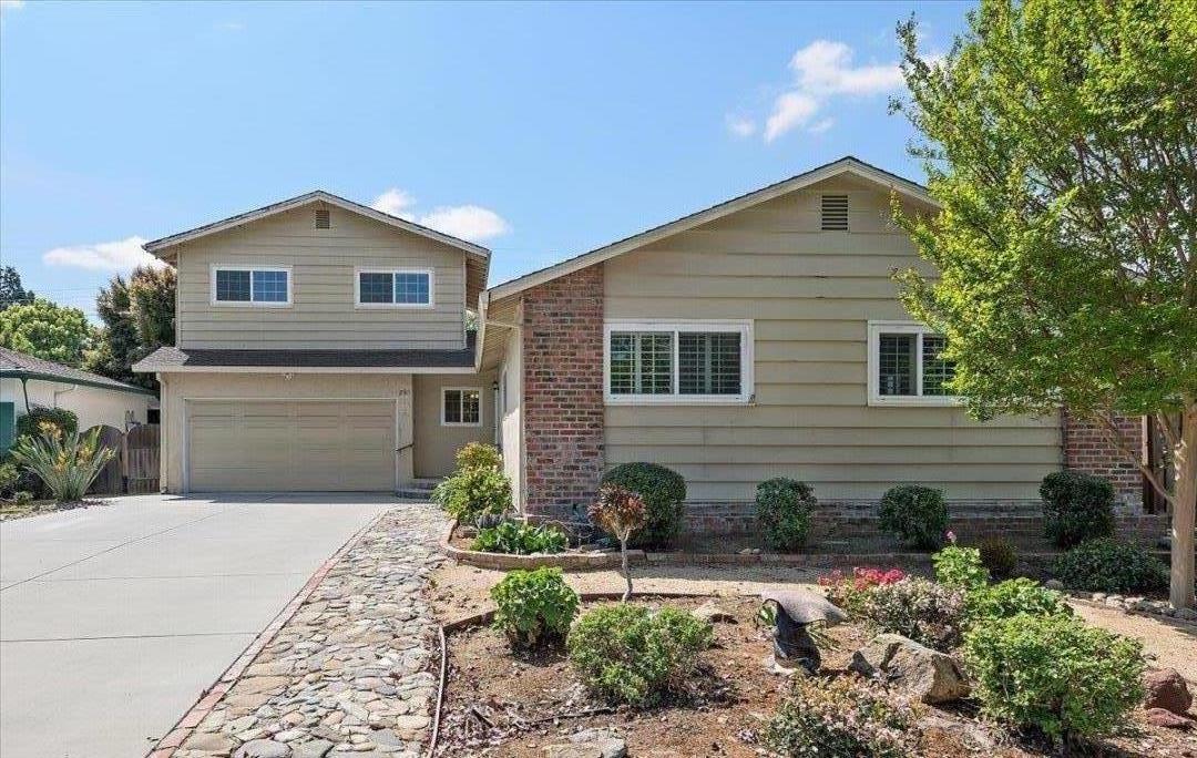 898 Hummingbird Drive