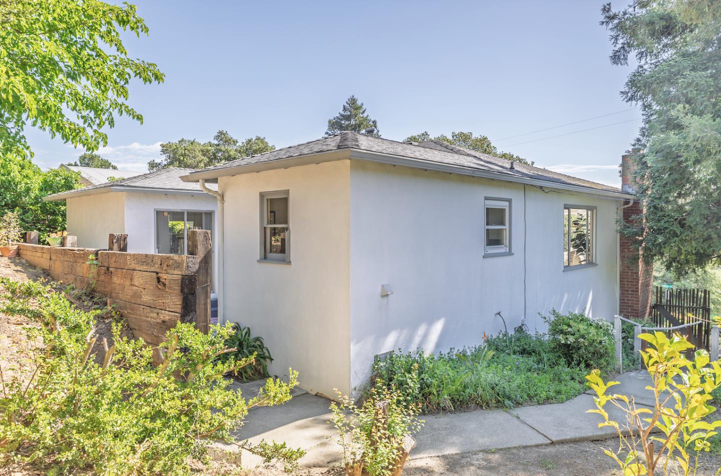 2218 Ewell Road