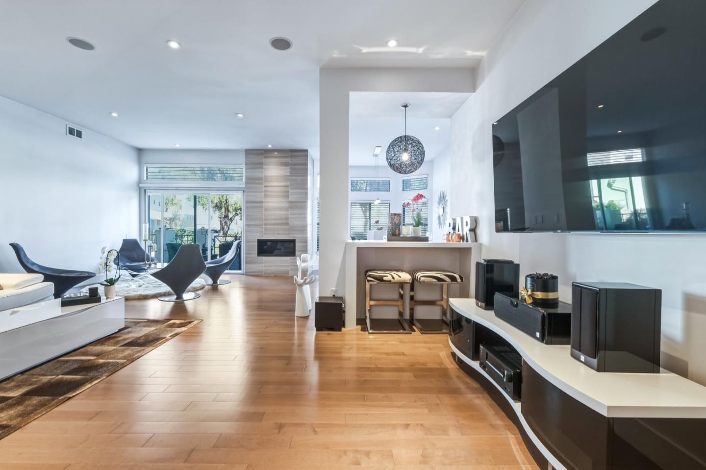 810 Lakeshore Drive