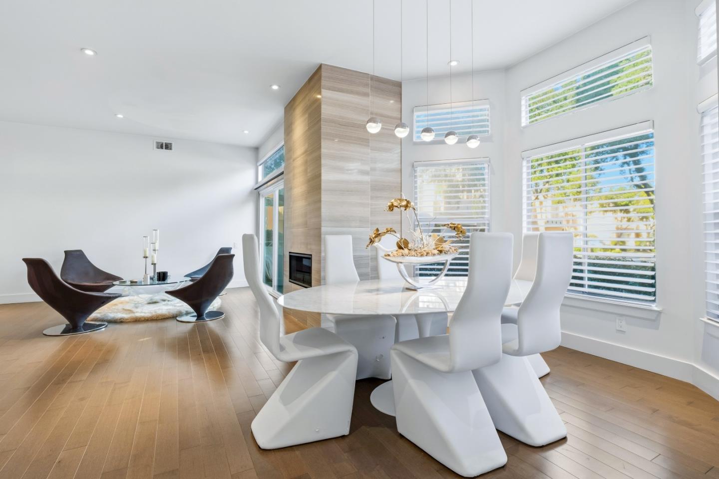 810 Lakeshore Drive