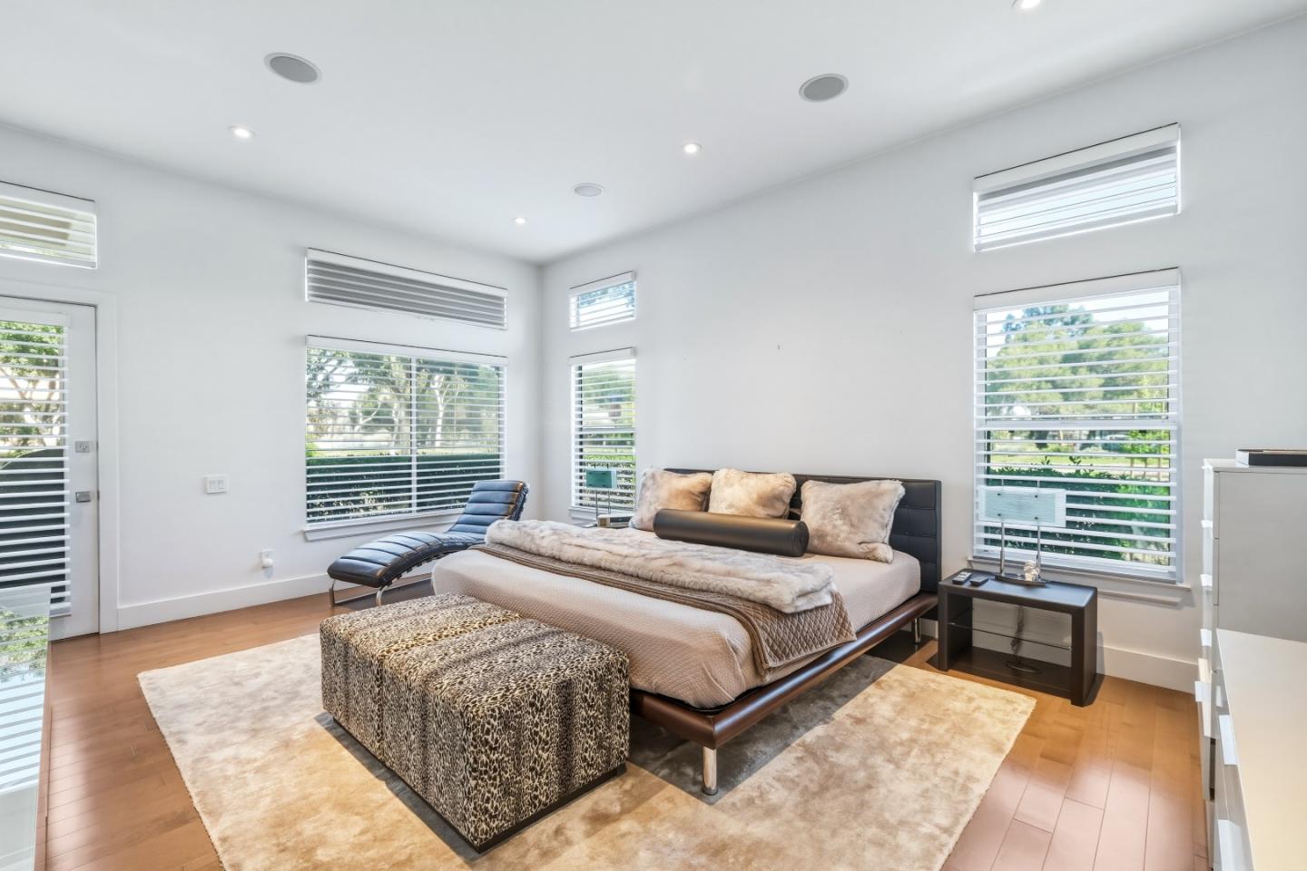 810 Lakeshore Drive