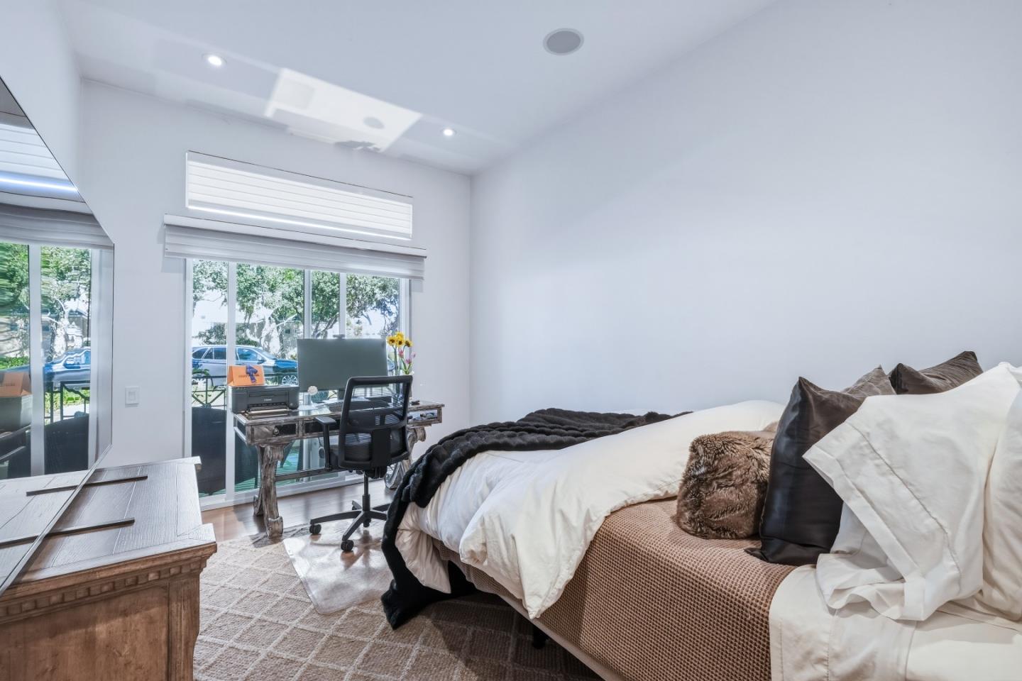810 Lakeshore Drive