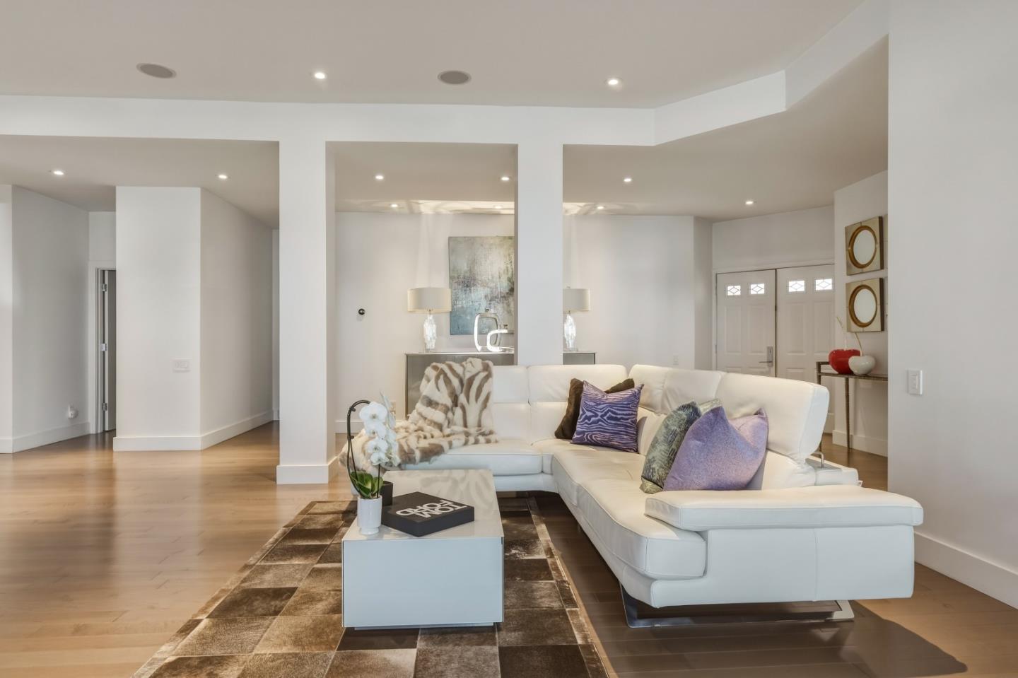 810 Lakeshore Drive