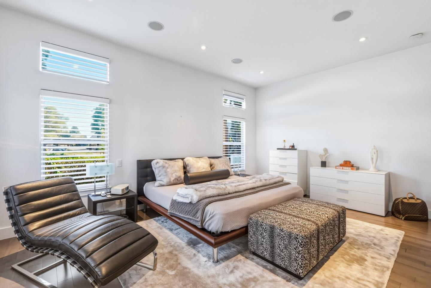 810 Lakeshore Drive