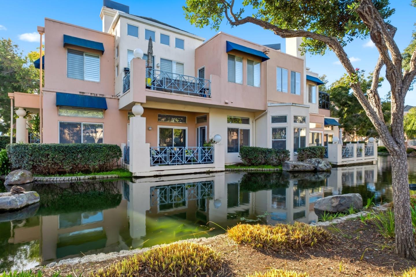 810 Lakeshore Drive