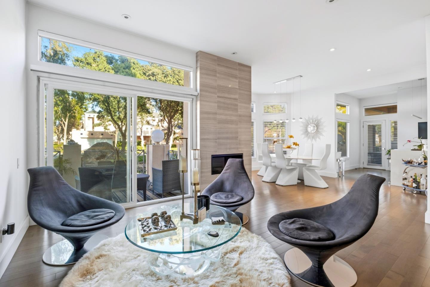 810 Lakeshore Drive