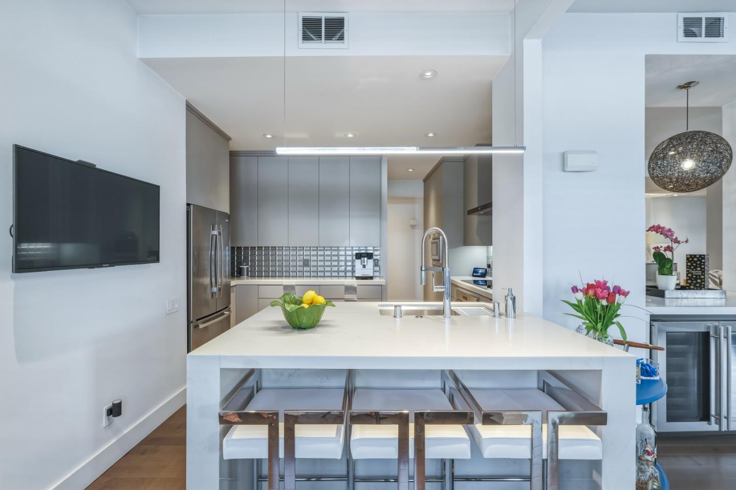 810 Lakeshore Drive