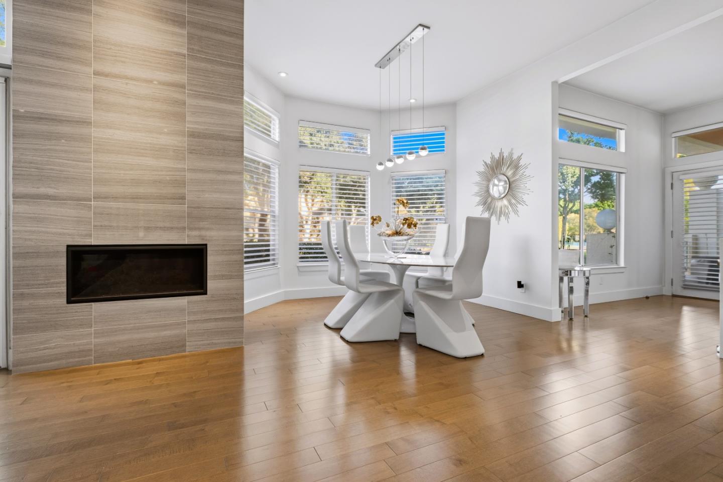 810 Lakeshore Drive