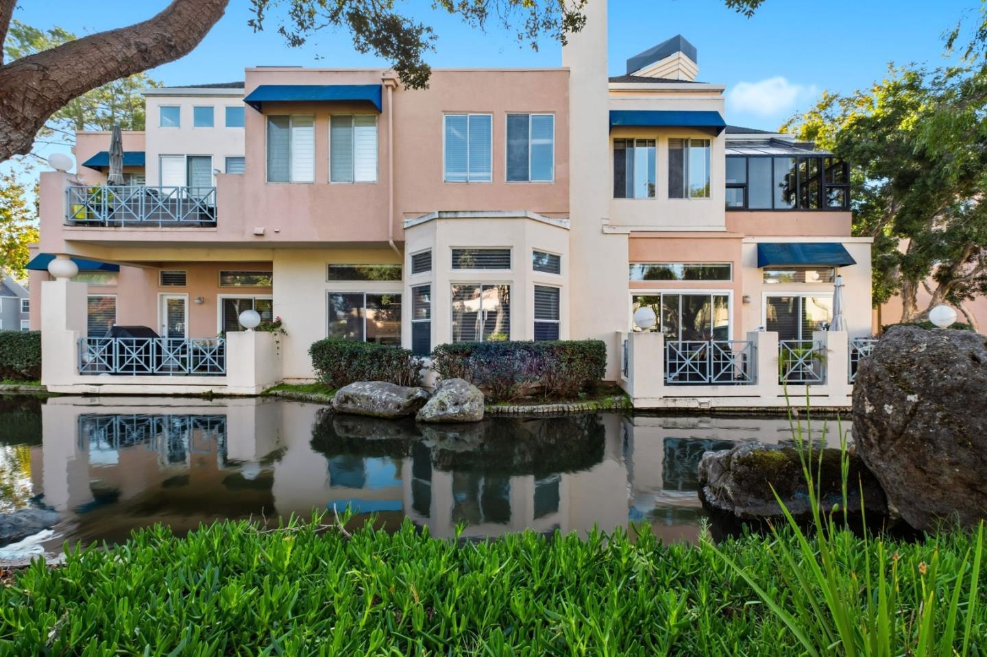 810 Lakeshore Drive