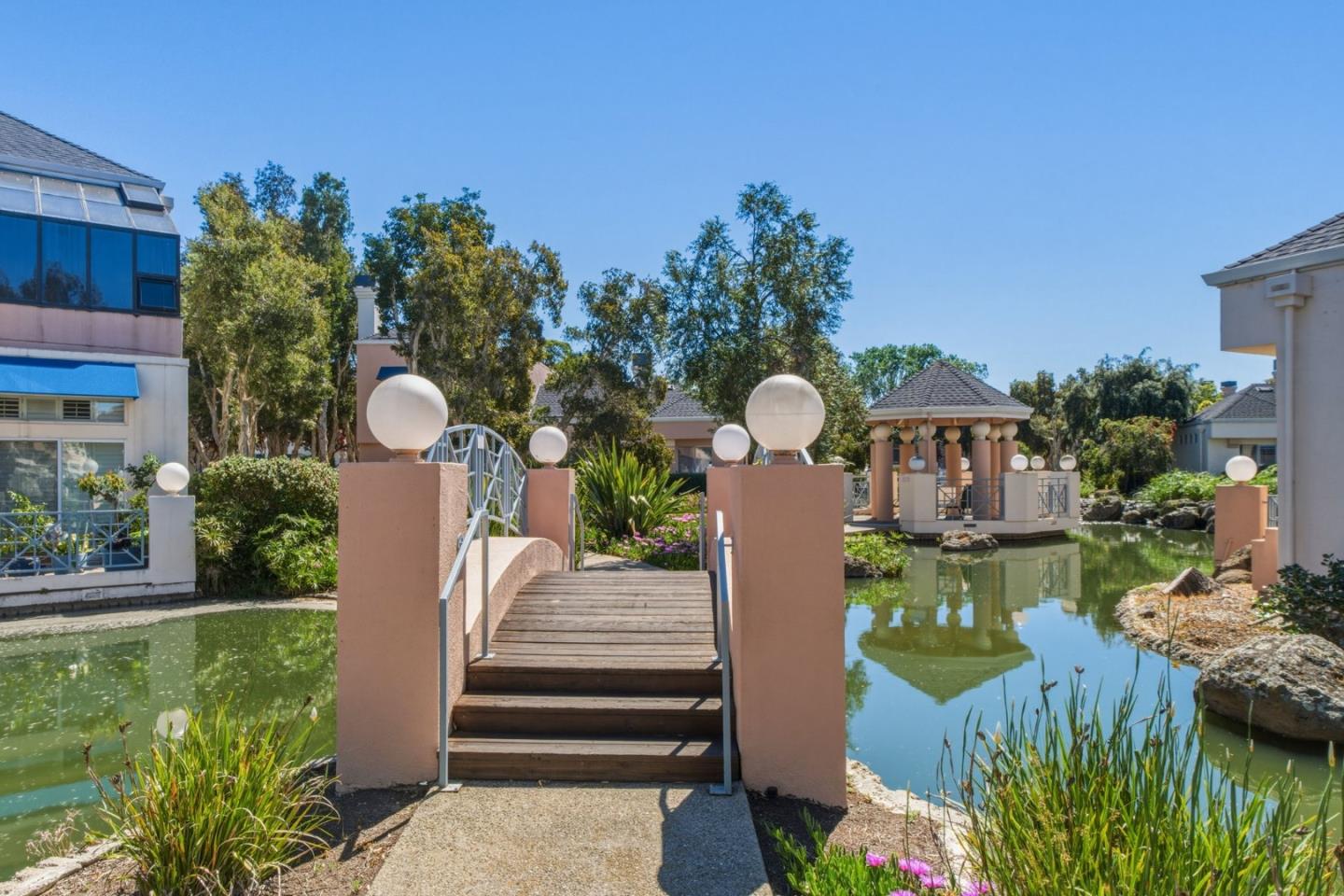 810 Lakeshore Drive