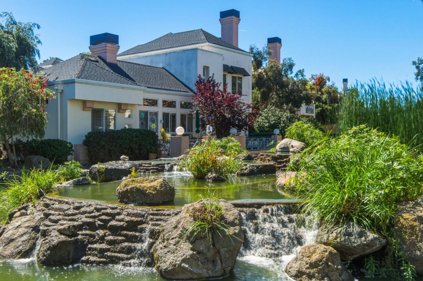 810 Lakeshore Drive