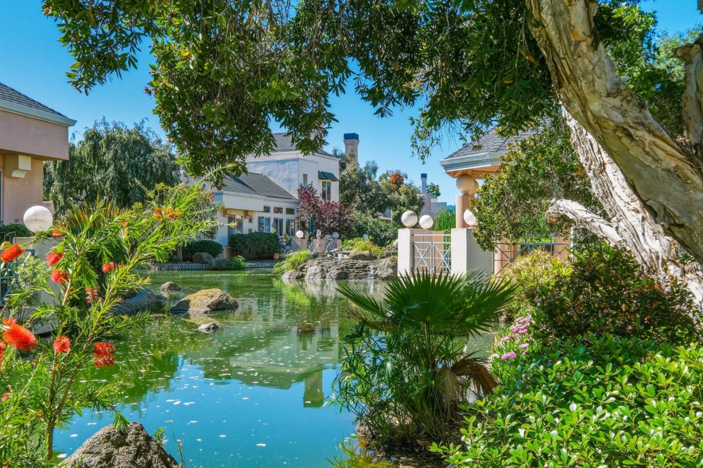 810 Lakeshore Drive