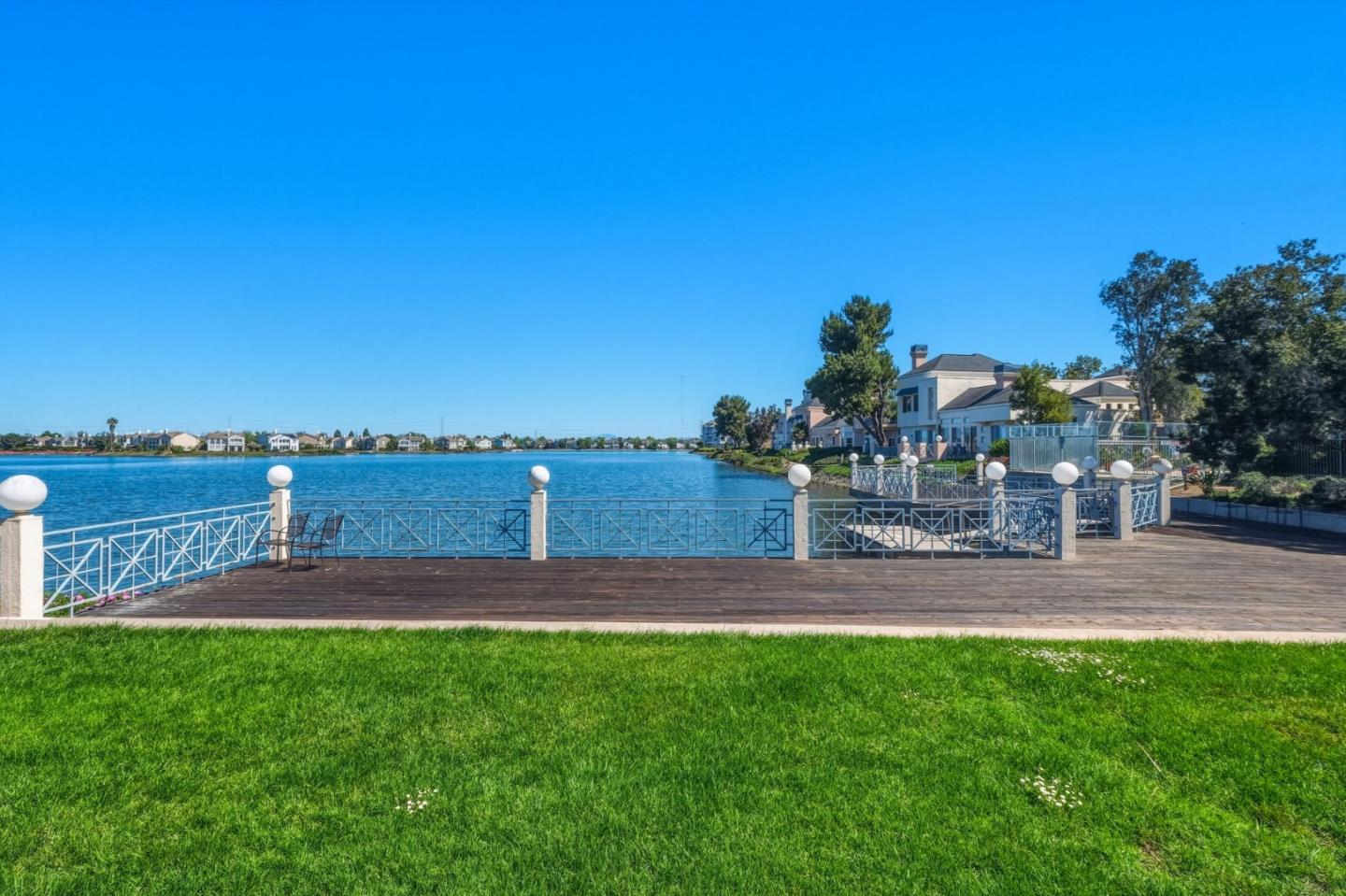 810 Lakeshore Drive