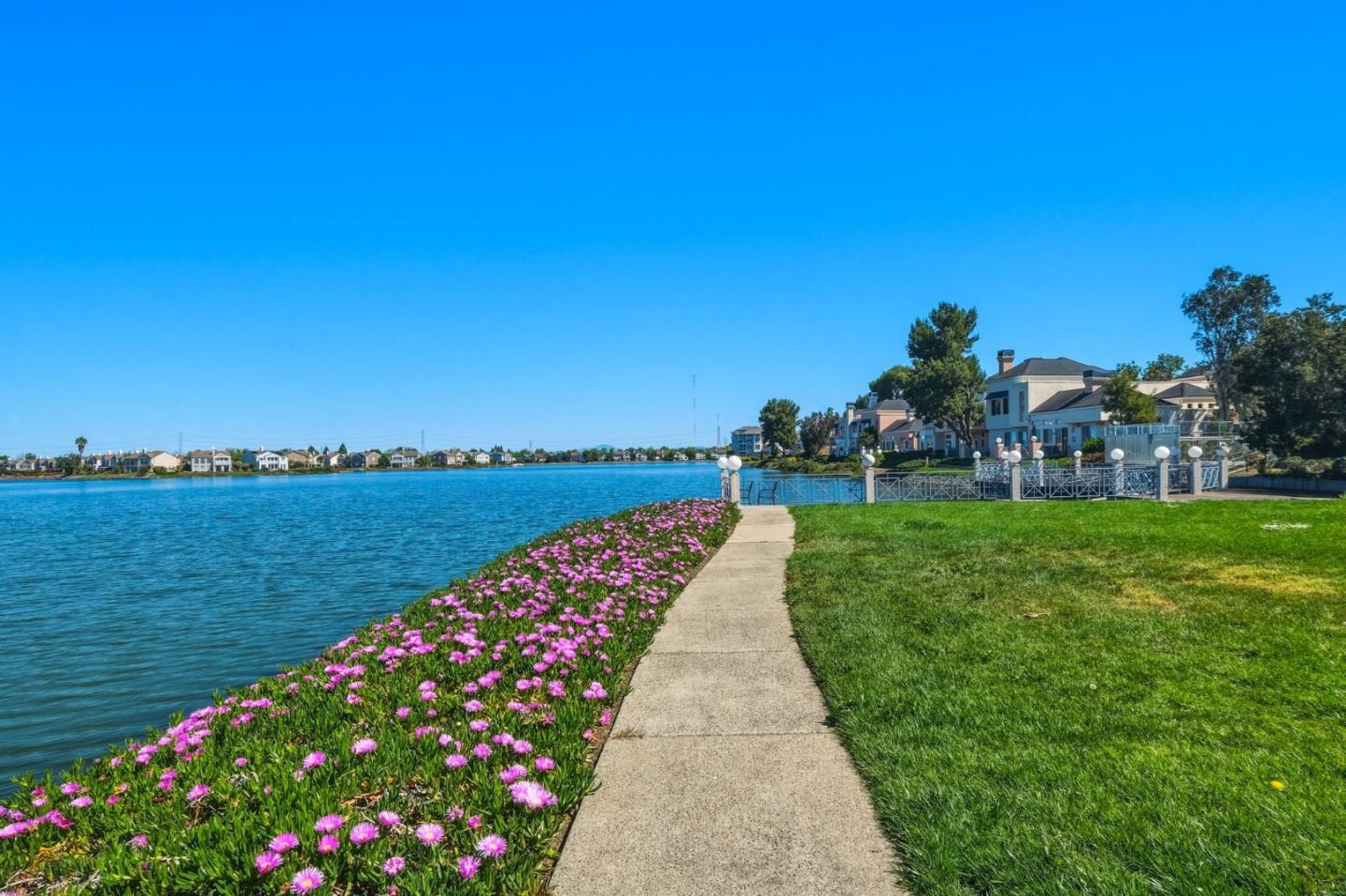 810 Lakeshore Drive